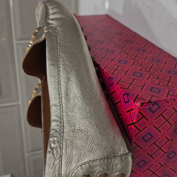 Tory Burch EVERLY DRIVER Metallic Gold Loafers - Picture 6 of 8